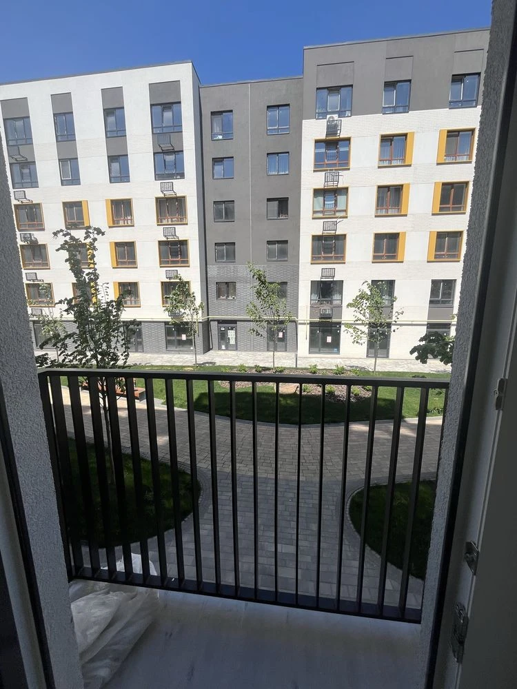 Apartment with New Renovation in "Molodist" Residential Complex