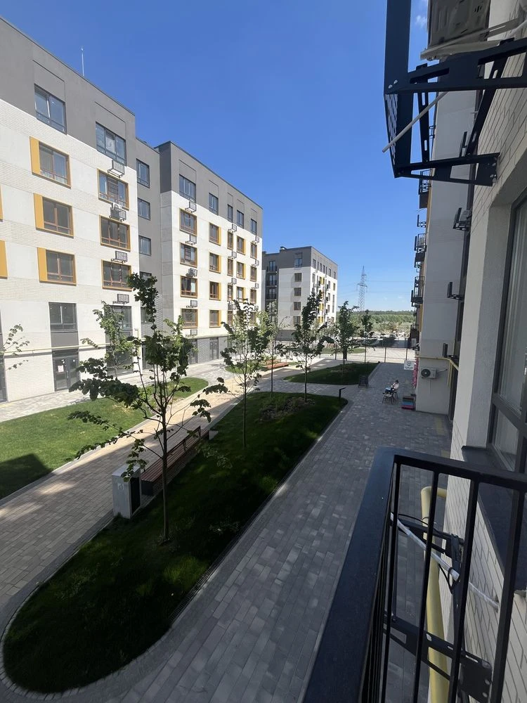 Apartment with New Renovation in "Molodist" Residential Complex