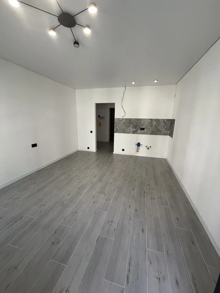 Apartment with New Renovation in "Molodist" Residential Complex