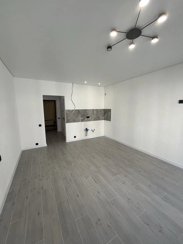 Apartment with New Renovation in "Molodist" Residential Complex