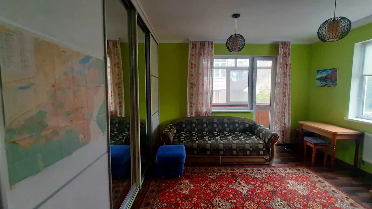 Продаж 1-но кімнатної квартири з ремонтом  33.6м² вул. Полта