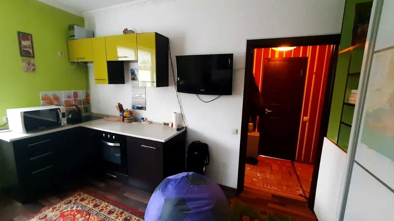 Продаж 1-но кімнатної квартири з ремонтом  33.6м² вул. Полта
