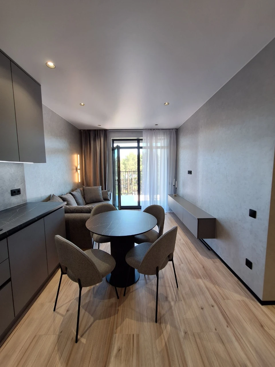 For Sale: 1-bedroom apartment 42 sq m with new designer renovation