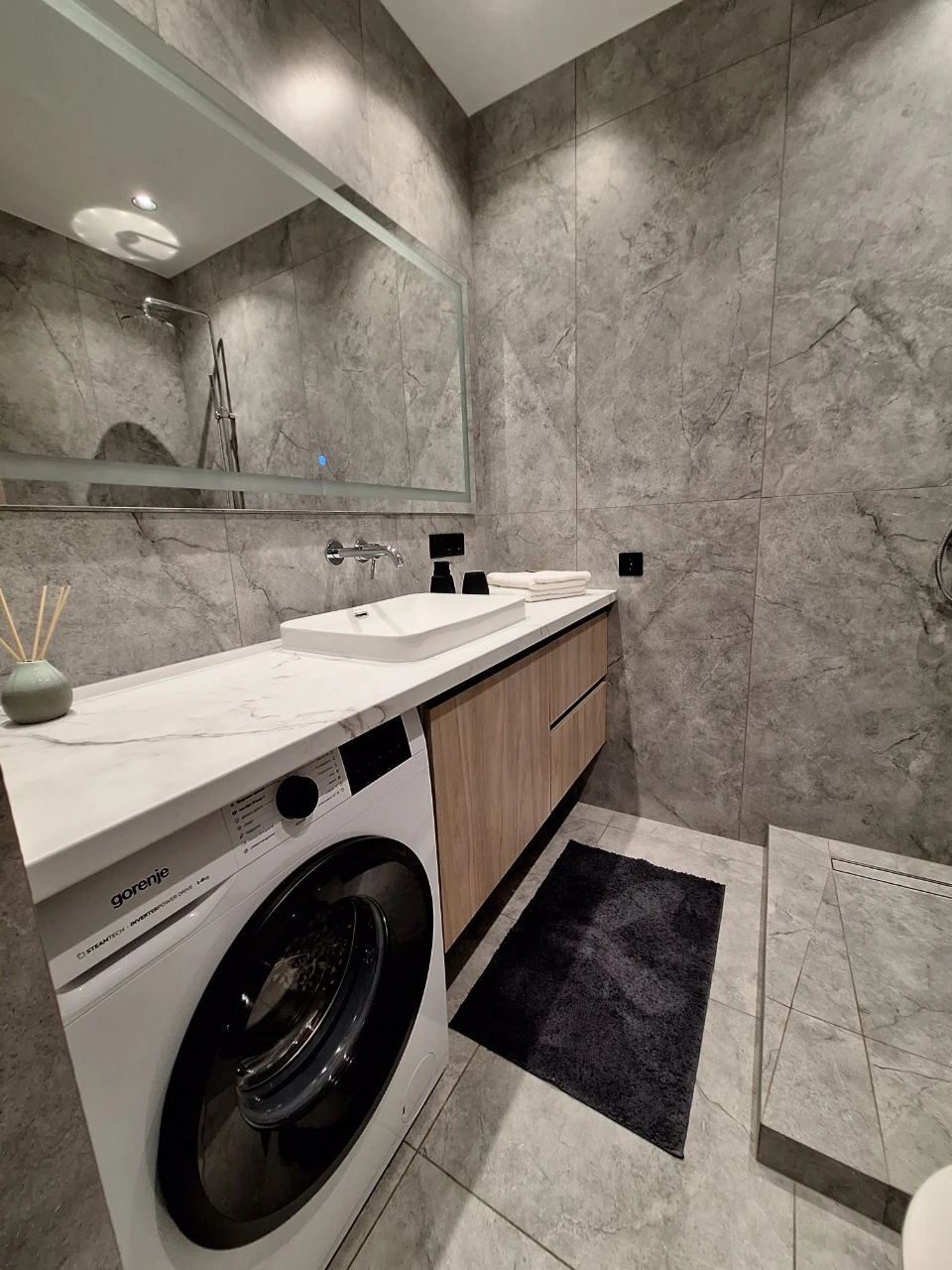 For Sale: 1-bedroom apartment 42 sq m with new designer renovation