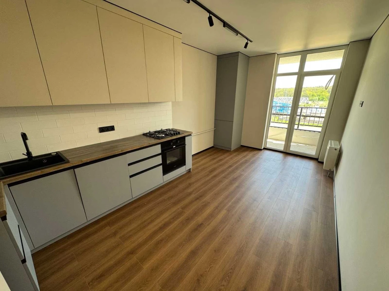 Apartment in Synergia City, Newly Renovated! Voucher, Certificate