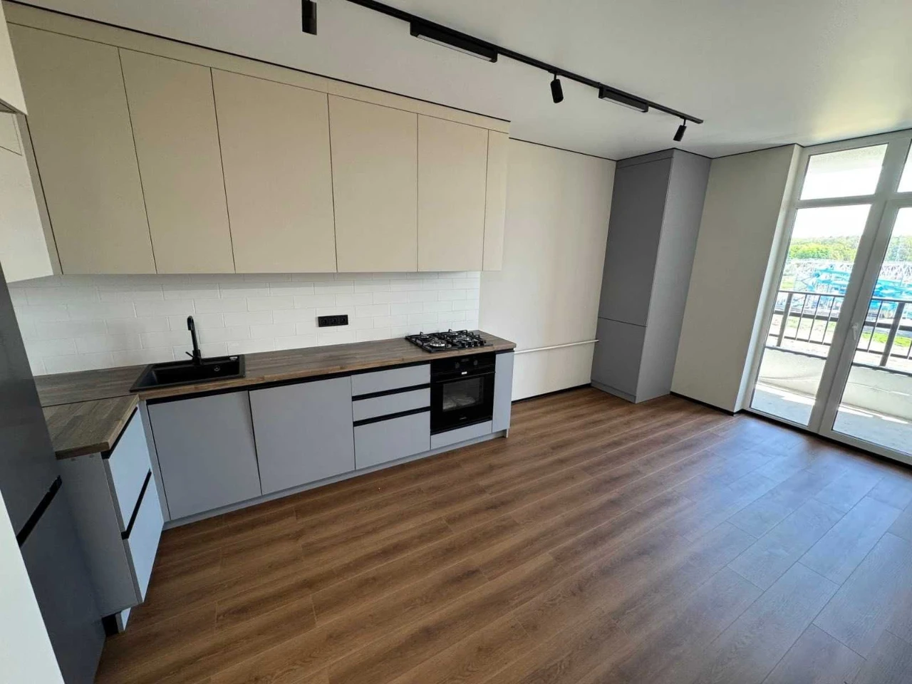 Apartment in Synergia City, Newly Renovated! Voucher, Certificate