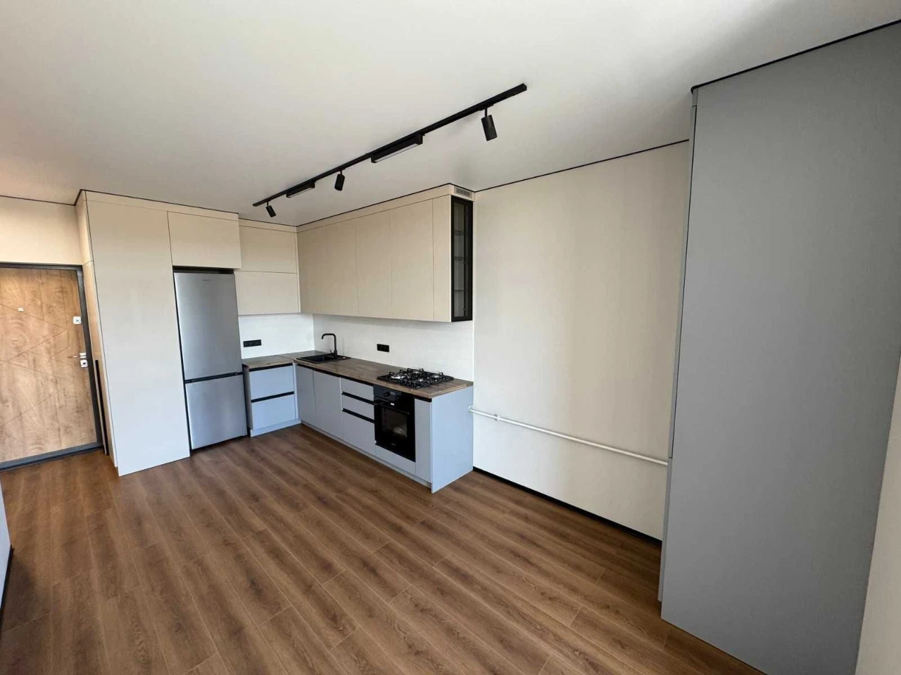 Apartment in Synergia City, Newly Renovated! Voucher, Certificate