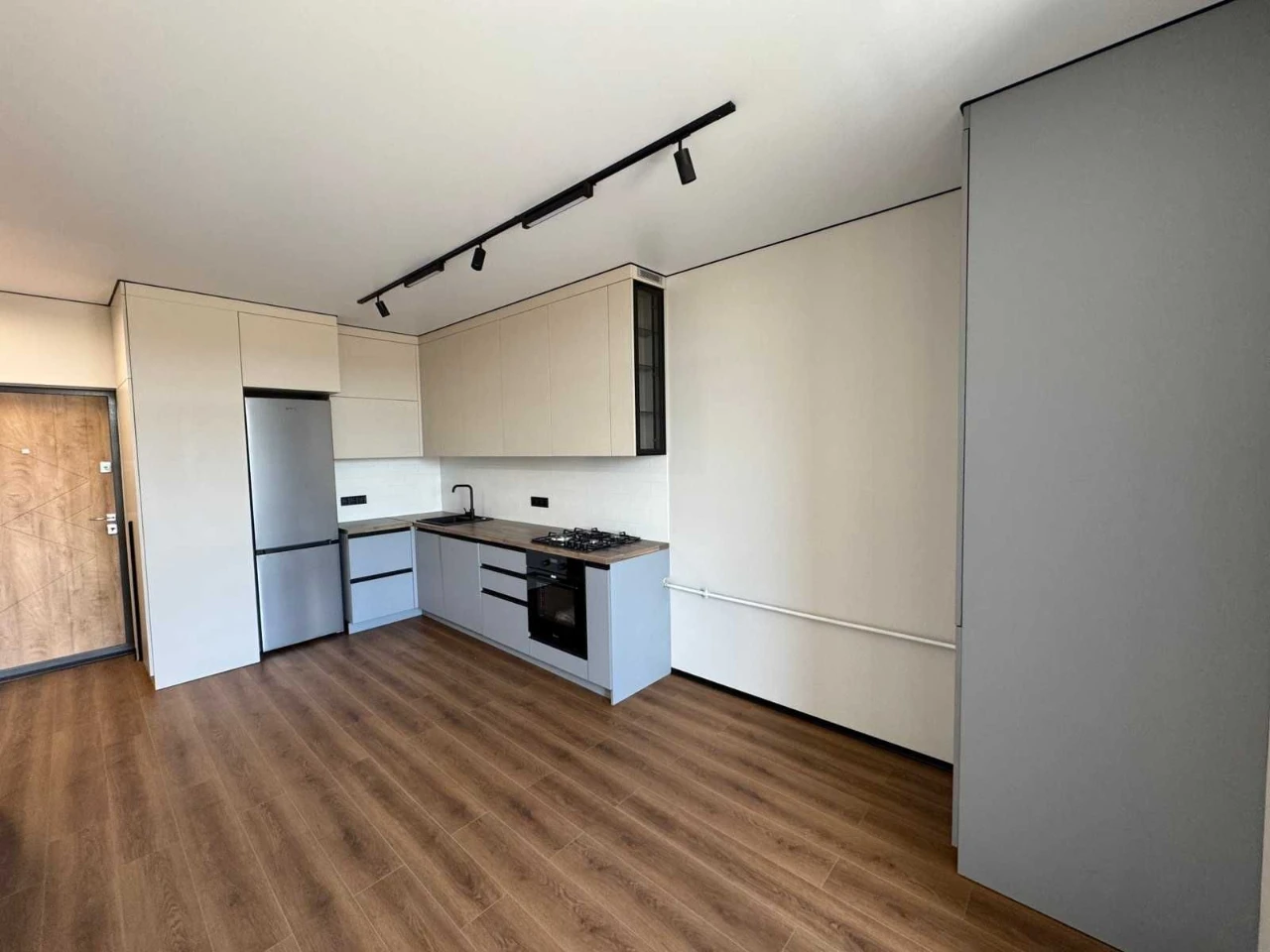 Apartment in Synergia City, Newly Renovated! Voucher, Certificate