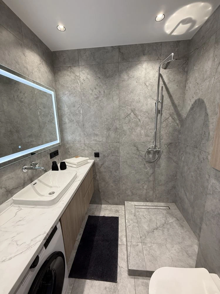 Euro 2-room designer apartment in the Ютландія residential complex! Central park