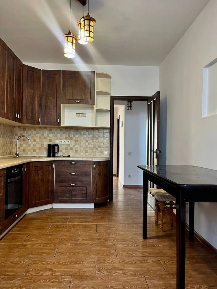 Euro 3 apartment with renovation across the street from school! 2% closing fee