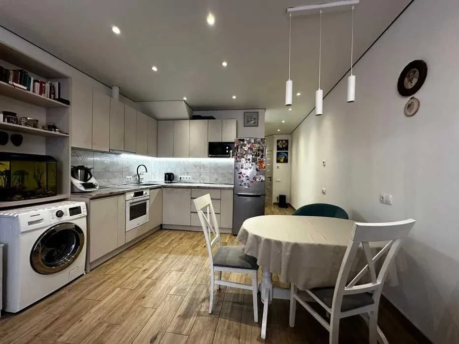 Euro 3-room apartment with quality renovation! Near Central Park!
