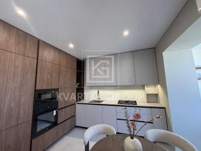 Sale of a spacious 2-bedroom apartment in the city center.