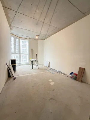 Spacious 2-bedroom apartment with partial renovation at a favorable price! Located in Irpin, 1 km to Kyiv