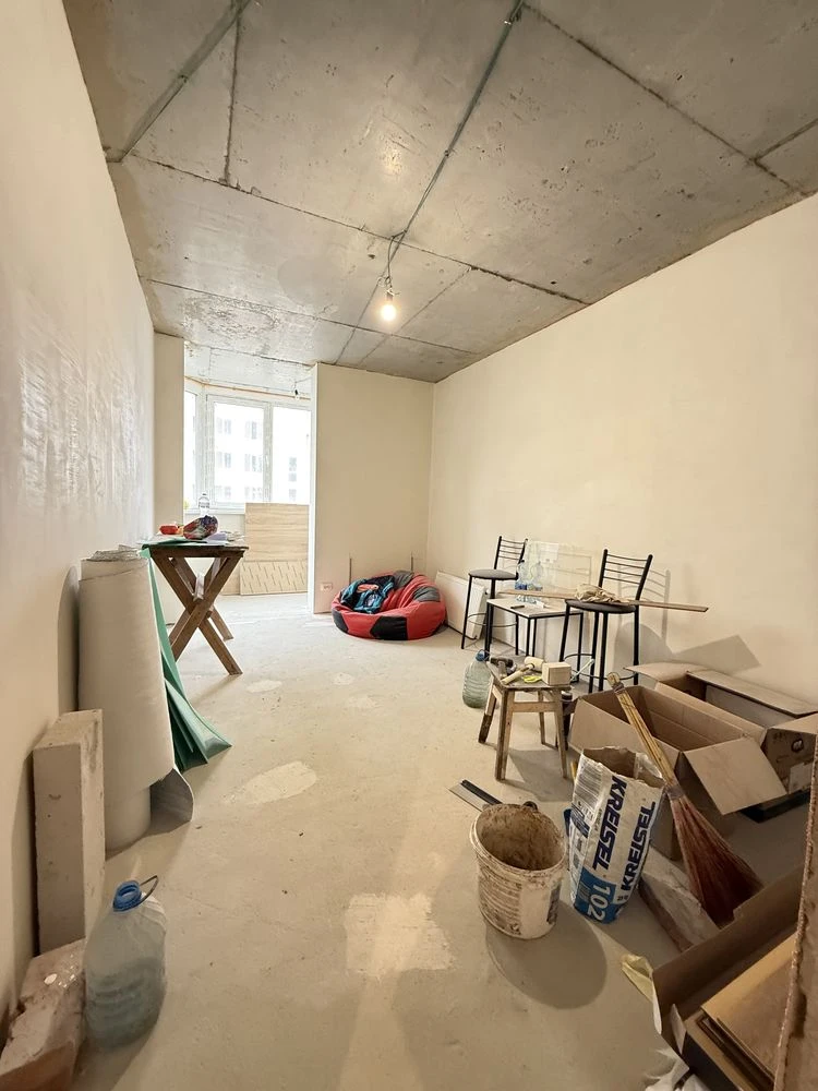Spacious 2-bedroom apartment with partial renovation at a favorable price! Located in Irpin, 1 km to Kyiv