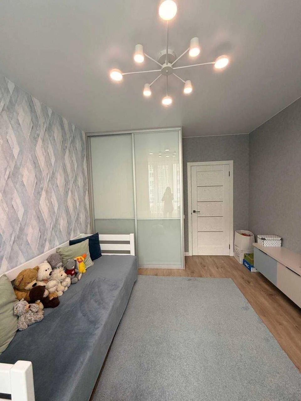 Продажа 2-комнатной квартиры с ремонтом и мебелью, район Центрального