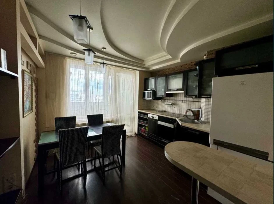 I am selling a 3-room apartment in Oleksiyivka.