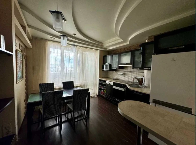 I am selling a 3-room apartment in Oleksiyivka.