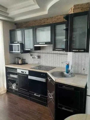 I am selling a 3-room apartment in Oleksiyivka.