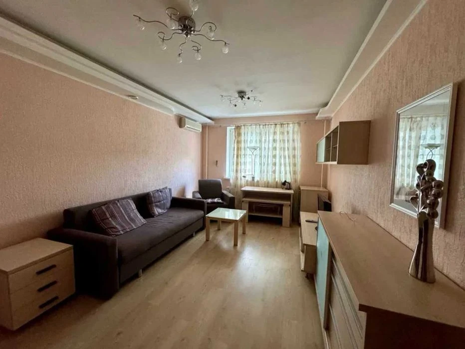 I am selling a 3-room apartment in Oleksiyivka.