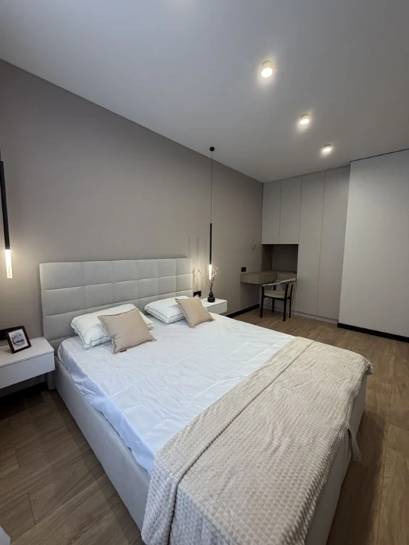 No commission 1-bedroom apartment with new renovation Gas, balcony!
