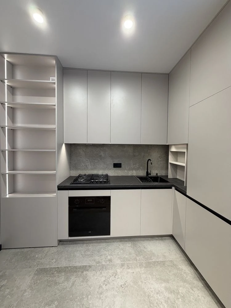 No commission 1-bedroom apartment with new renovation Gas, balcony!