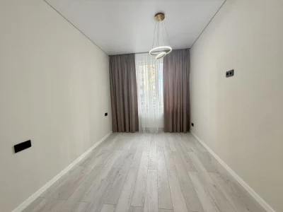 New two-room apartment with quick access to Kyiv