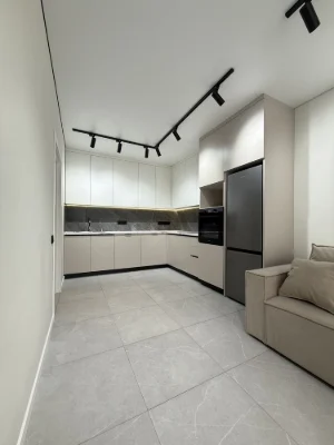 New two-room apartment with quick access to Kyiv