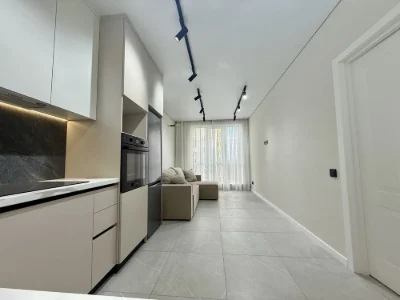 New two-room apartment with quick access to Kyiv