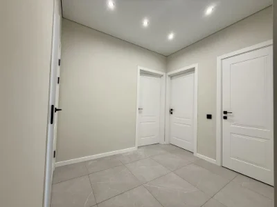 New two-room apartment with quick access to Kyiv