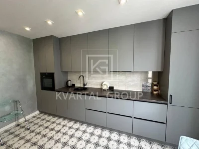 Продажа 2-комнатной квартиры в ЖК Центральный 2, минимальное оформление