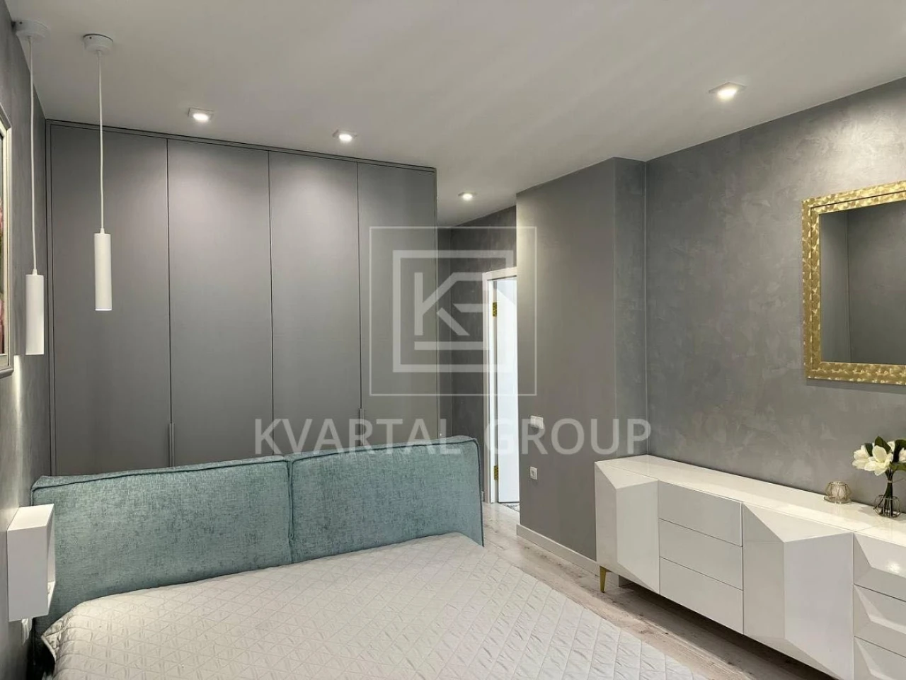 Продажа 2-комнатной квартиры в ЖК Центральный 2, минимальное оформление