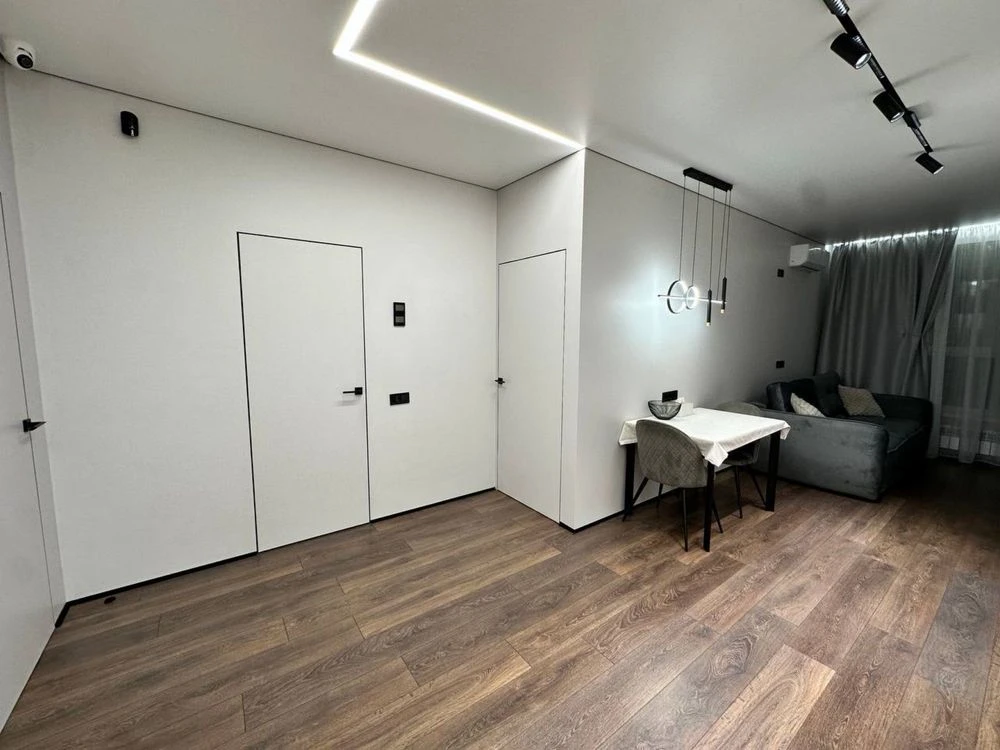 PRICE ALERT! Quality 2-bedroom apartment with renovation!