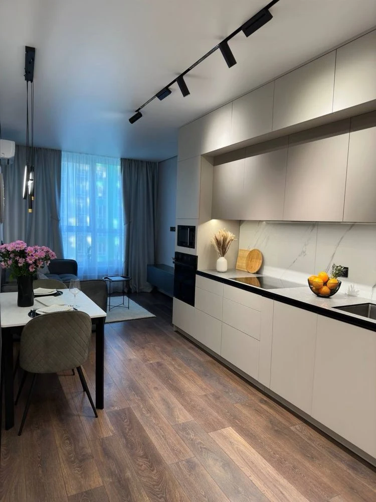 PRICE ALERT! Quality 2-bedroom apartment with renovation!