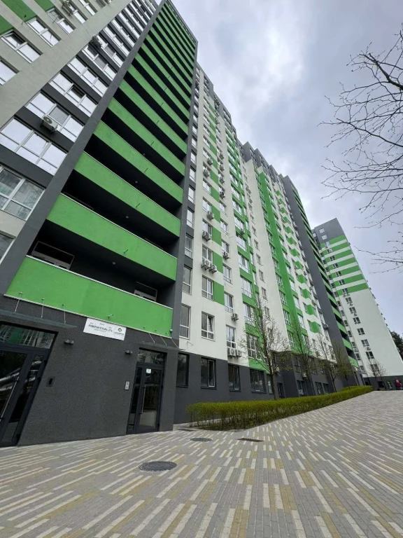 Продам велику 1-кімнатну квартиру біля Центрального Парку