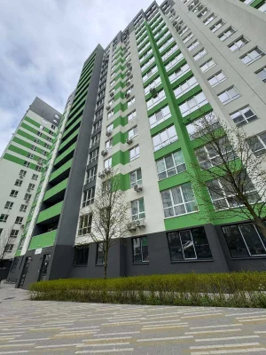 Продам велику 1-кімнатну квартиру біля Центрального Парку