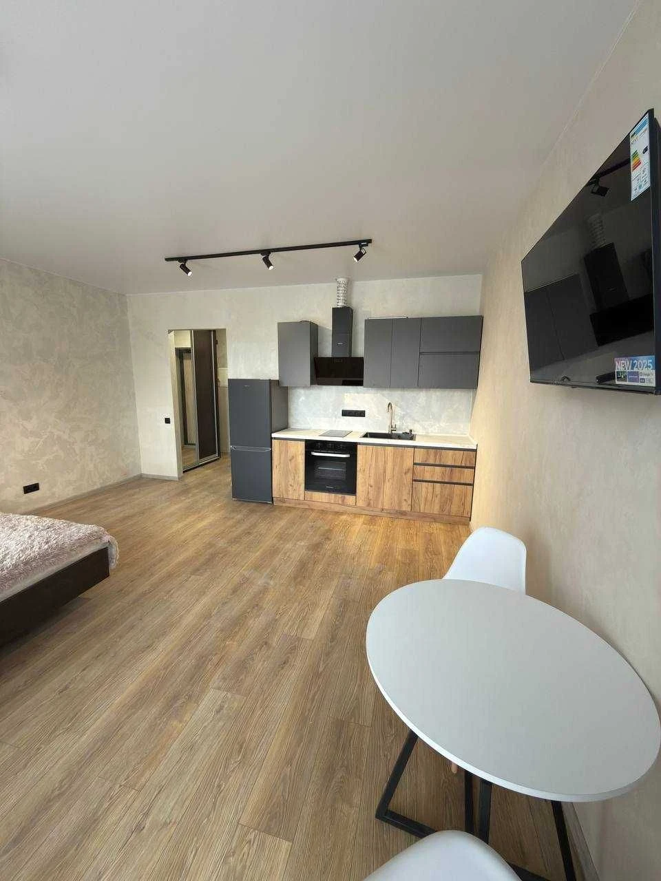 For Sale: 1-room apartment renovated in the "Molodist" residential complex, Irpin
