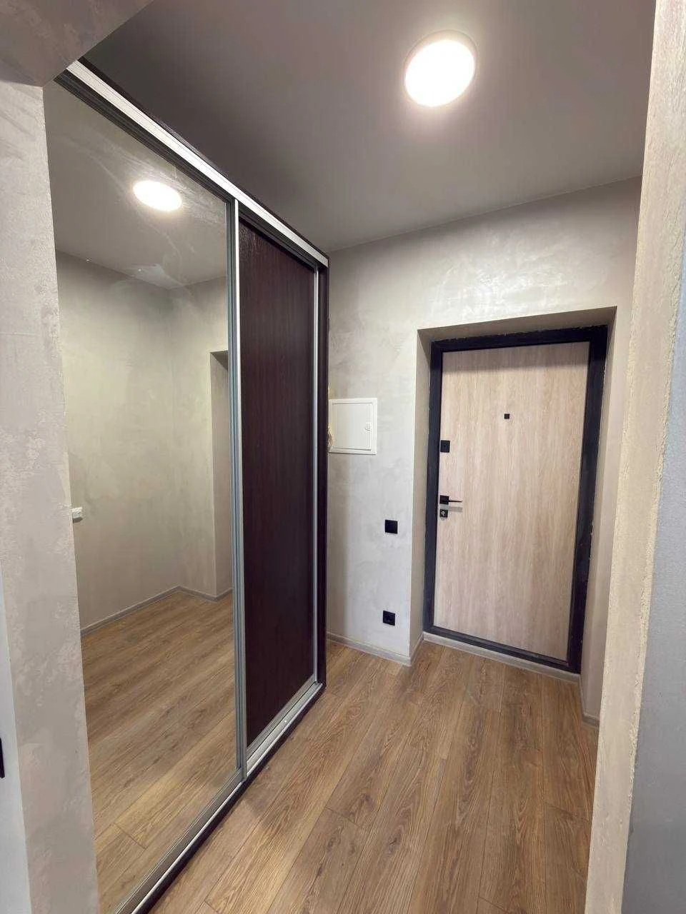 For Sale: 1-room apartment renovated in the "Molodist" residential complex, Irpin