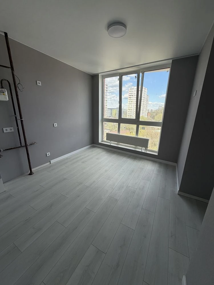 2% Property Tax! 3-room apartment renovated with gas!