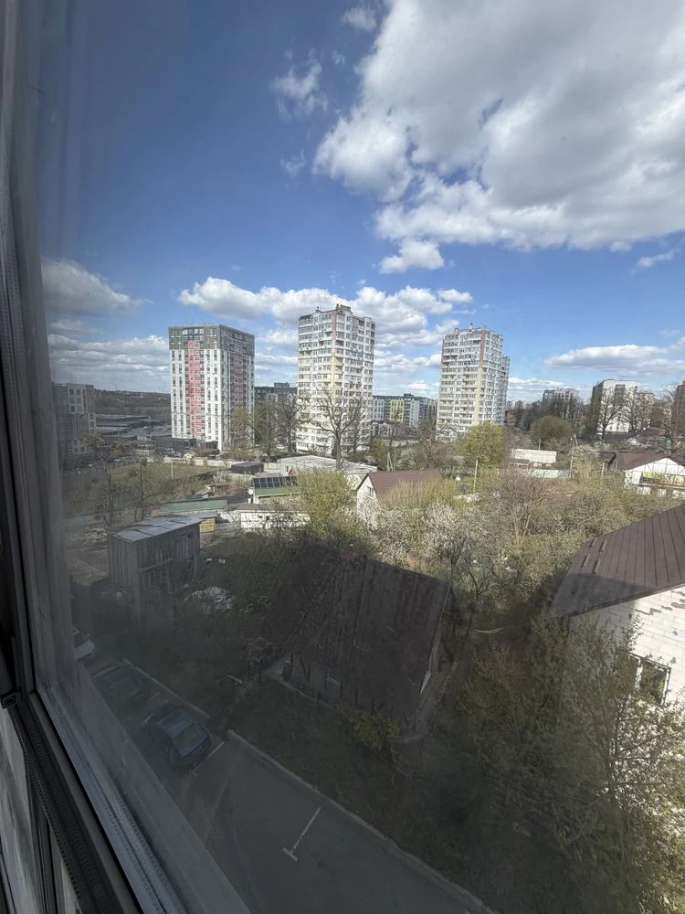 2% Property Tax! 3-room apartment renovated with gas!