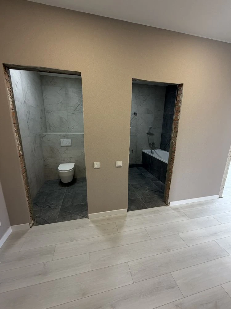 2% Property Tax! 3-room apartment renovated with gas!