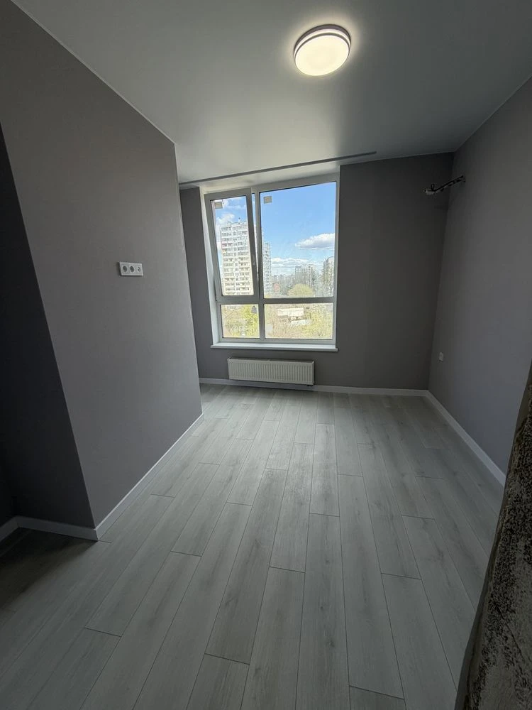 2% Property Tax! 3-room apartment renovated with gas!