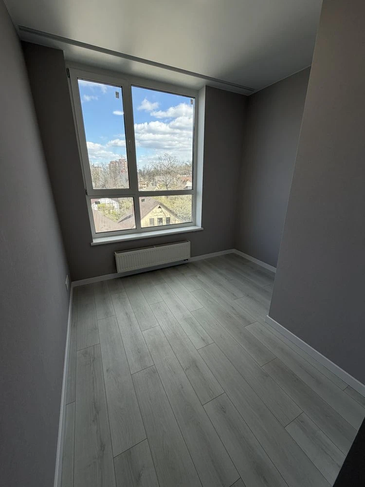 2% Property Tax! 3-room apartment renovated with gas!
