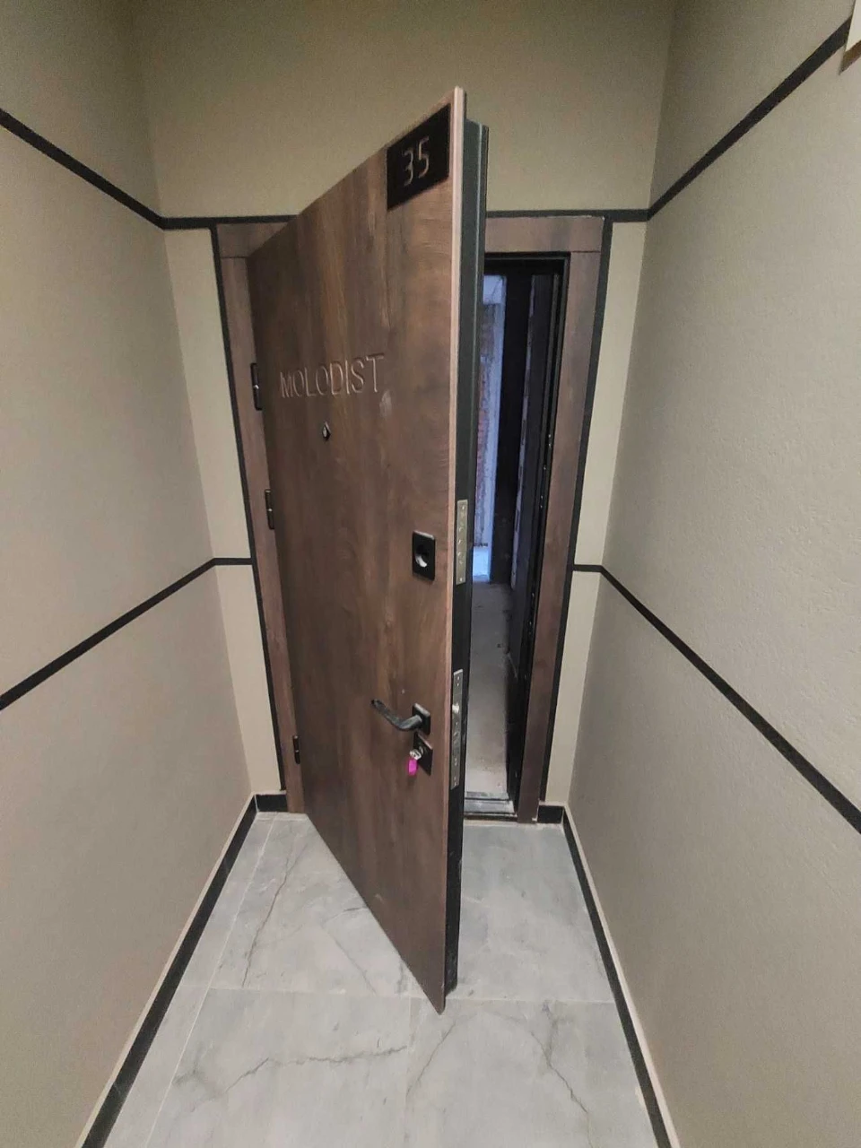 Sale of a Euro 3-room apartment 68 m2, minimal finishing