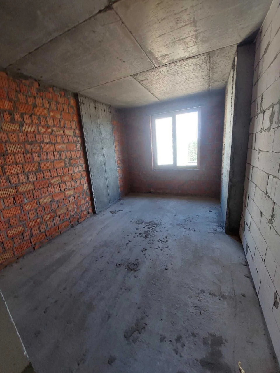 Sale of a Euro 3-room apartment 68 m2, minimal finishing