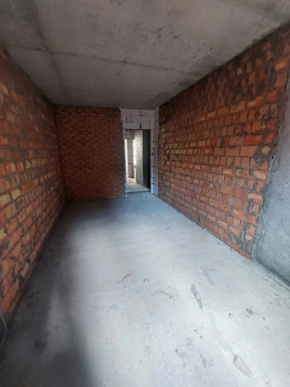 Sale of a Euro 3-room apartment 68 m2, minimal finishing