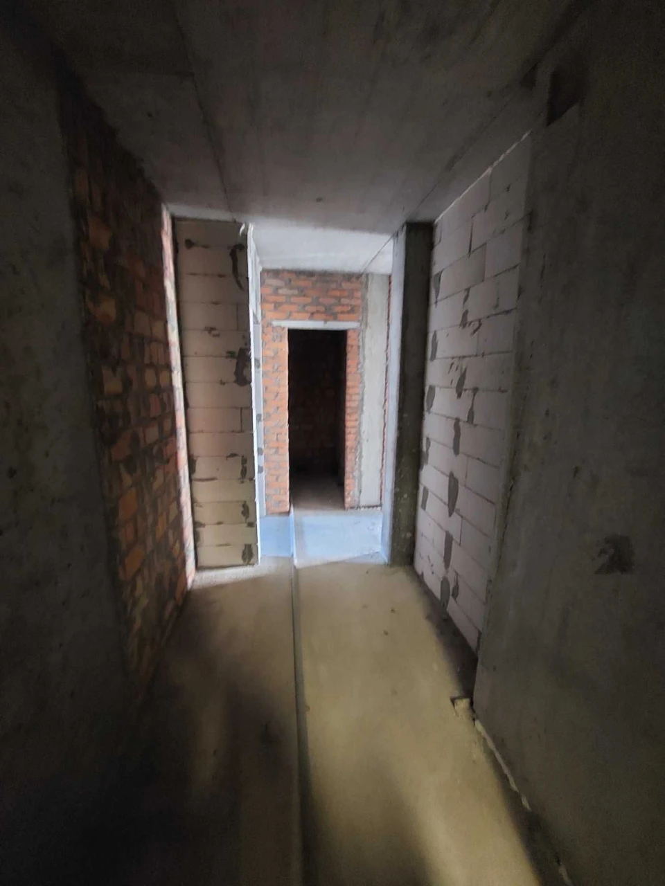 Sale of a Euro 3-room apartment 68 m2, minimal finishing