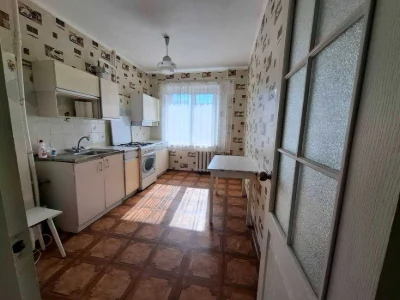 В продаже трехкомнатная квартира, Головковского, очень чистая