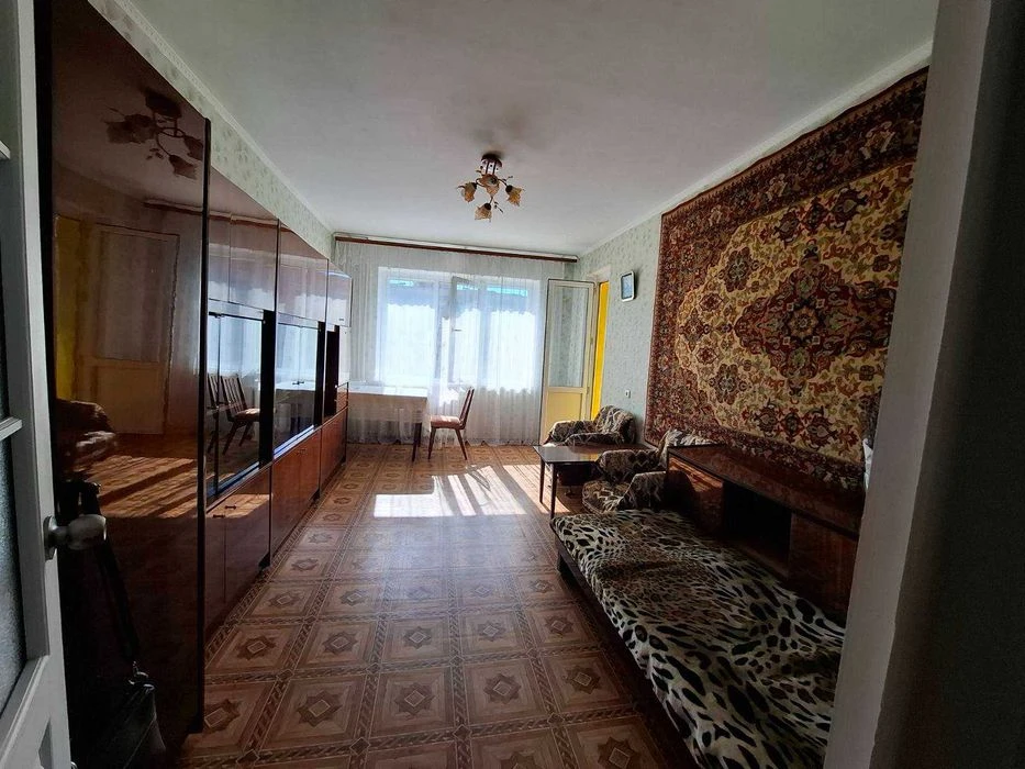 В продаже трехкомнатная квартира, Головковского, очень чистая