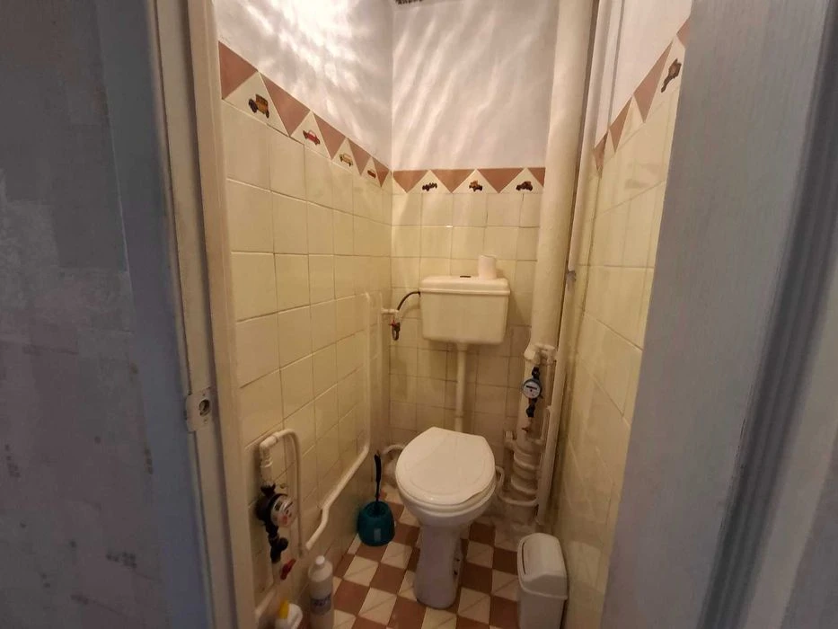 В продаже трехкомнатная квартира, Головковского, очень чистая