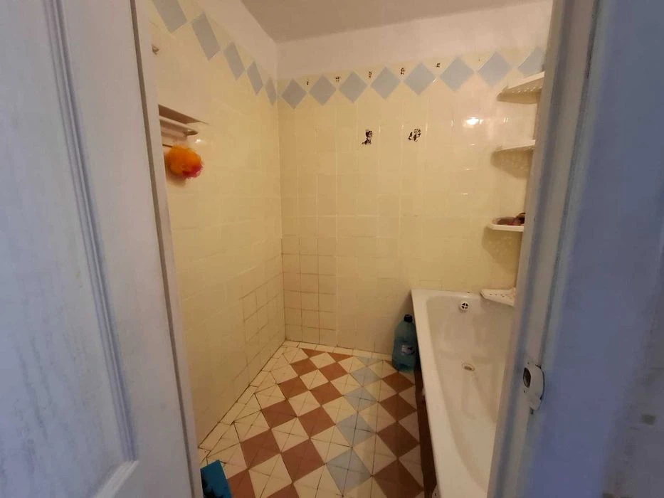 В продаже трехкомнатная квартира, Головковского, очень чистая